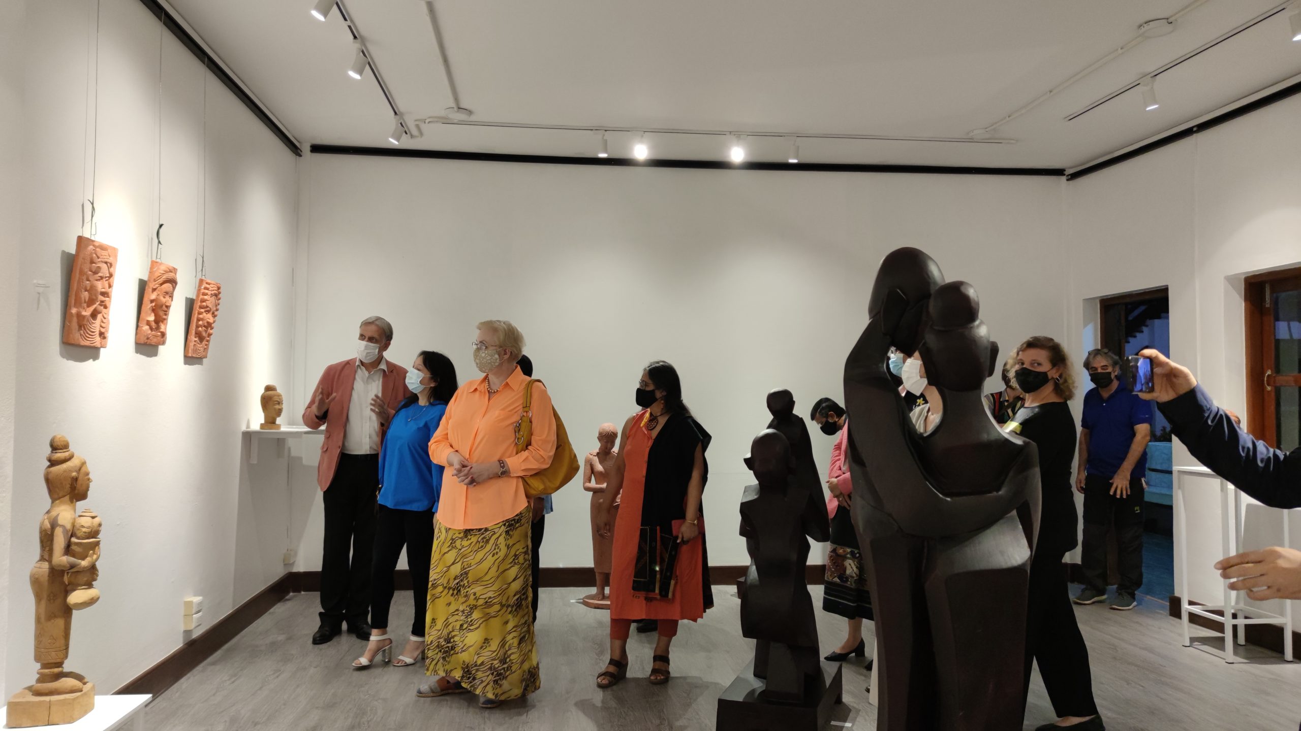 Une splendide exposition de SCULPTURES d'artistes laotiens à l'Institut français